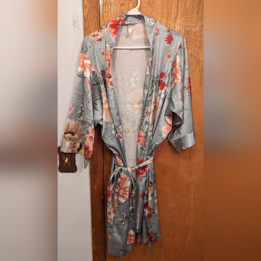 David's Bridal Floral Robe